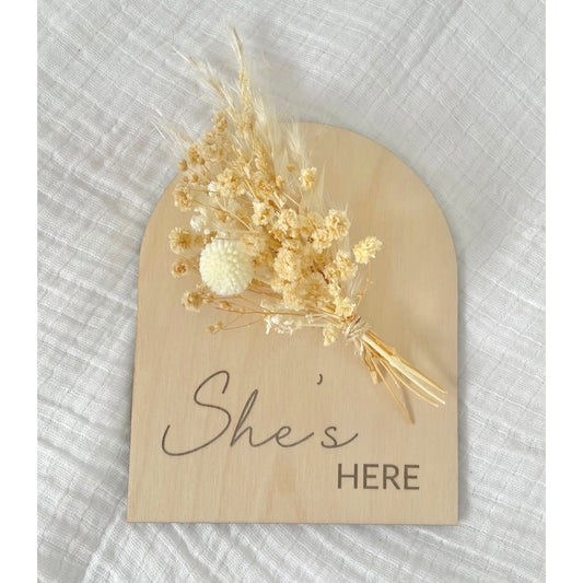 Baby Announcement Plaque with Dried Flowers - Little Keep & Co