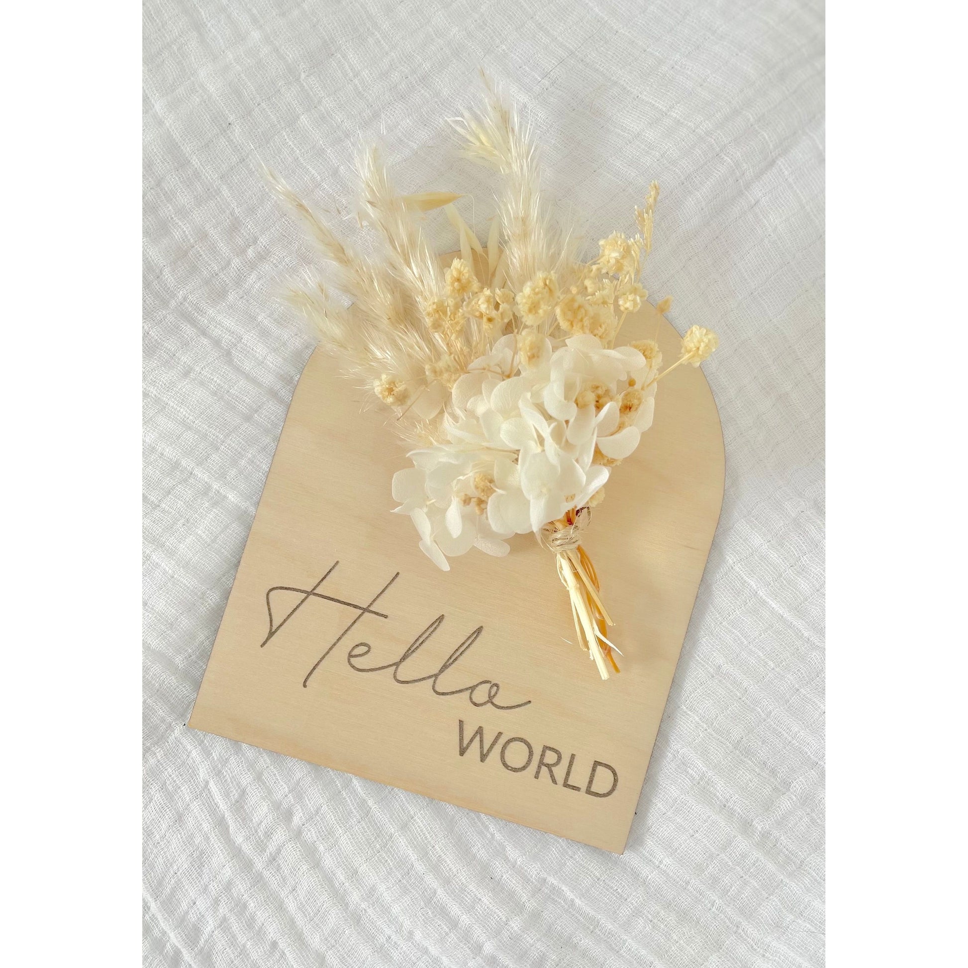 Hello World Baby Annoucement Plaque with Dried Flowers - Little Keep & Co